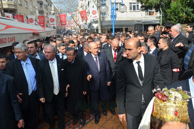 MHP LİDERi DEVLET BAHÇELİ AKHİSARLILAR İLE BULUŞTU